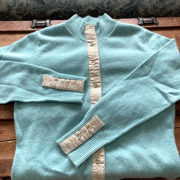 Cashmere cardigan with brocade sleeves - Picture 9 of 10